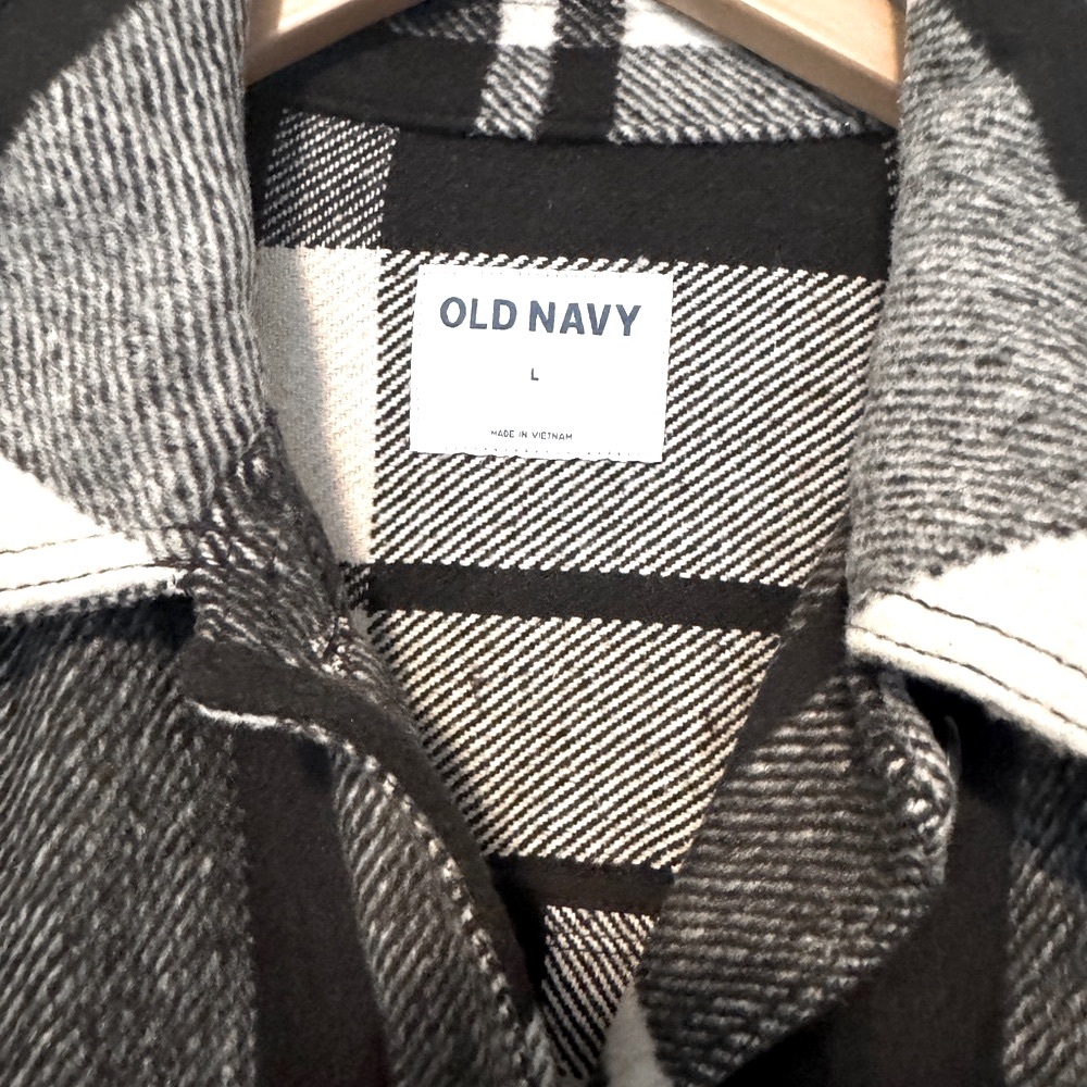 Old Navy NWOT Black and White Plaid Shacket - Picture 4 of 5
